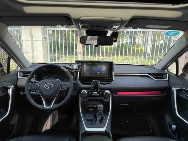 2020 Toyota RAV4 thumbnail 4