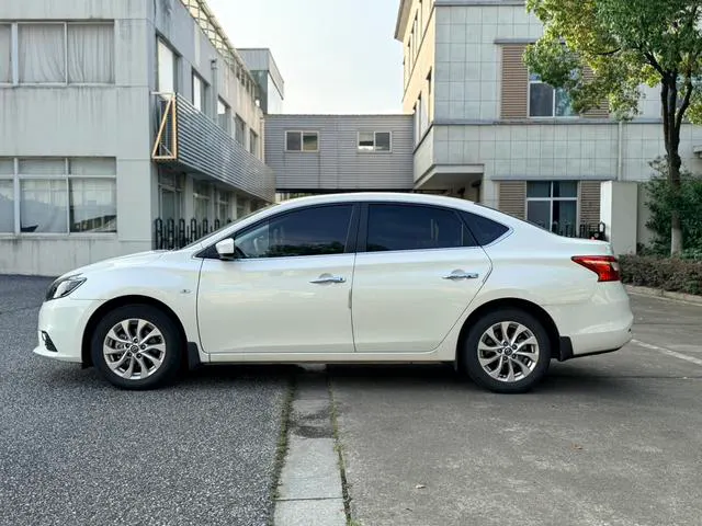 2021 Nissan Sylphy thumbnail 3