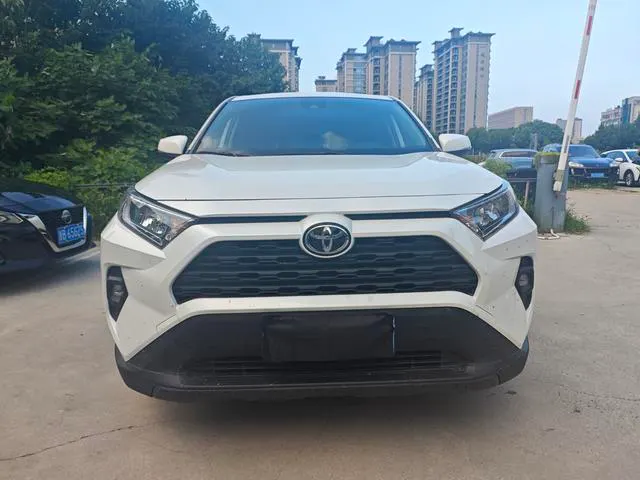2024 Toyota RAV4 thumbnail 2