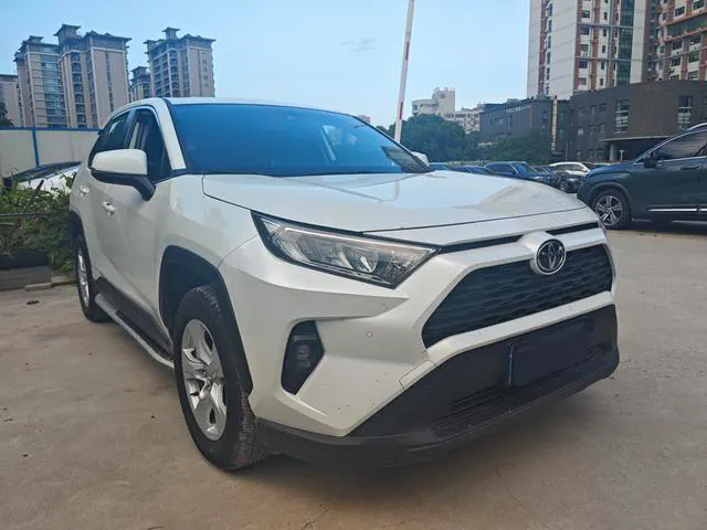 2024 Toyota RAV4 thumbnail 3