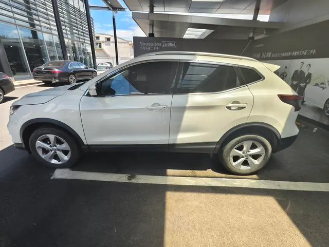 2021 Nissan Qashqai thumbnail 2
