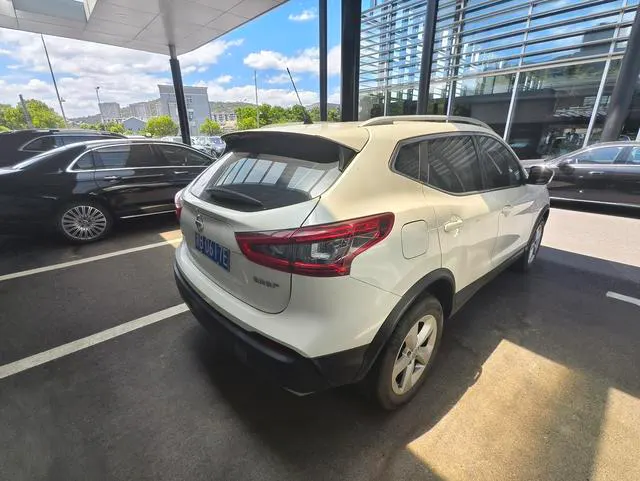 2021 Nissan Qashqai thumbnail 3