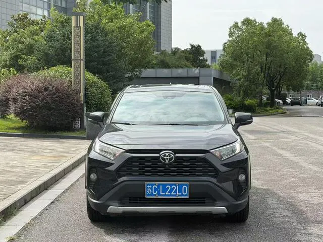 2021 Toyota RAV4 thumbnail 2