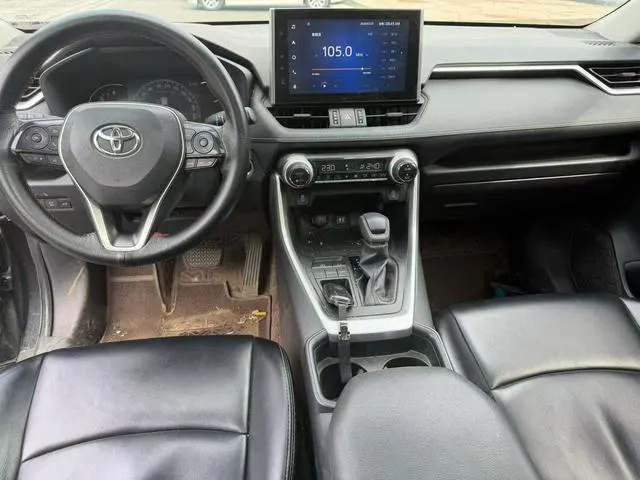 2021 Toyota RAV4 thumbnail 4