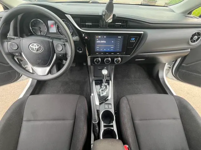 2019 Toyota Corolla thumbnail 4