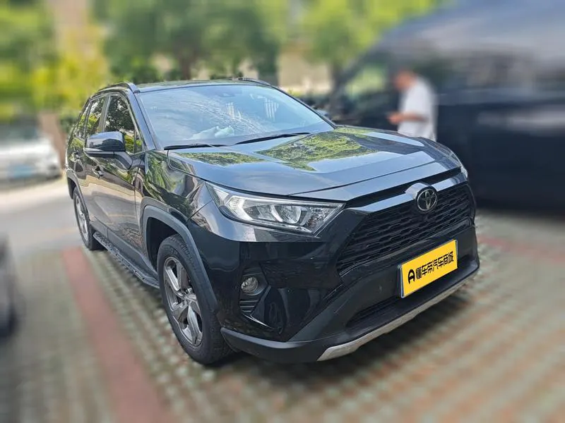 2022 Toyota RAV4 thumbnail 3