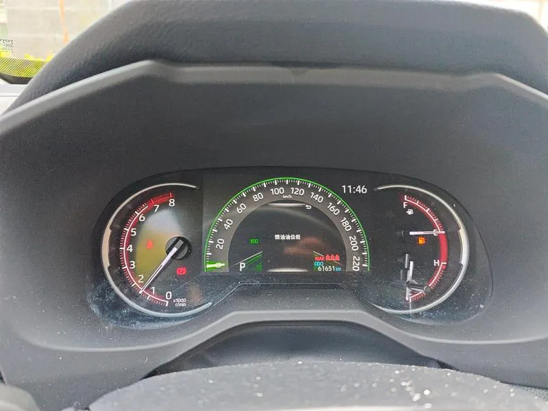 2022 Toyota RAV4 thumbnail 6