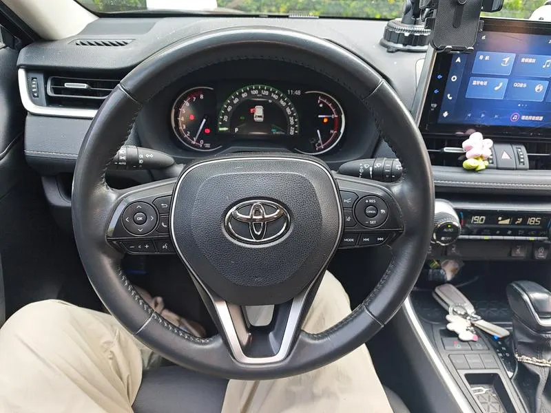 2022 Toyota RAV4 thumbnail 7
