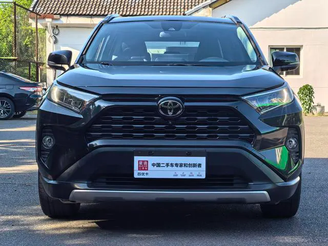 2020 Toyota RAV4 thumbnail 2