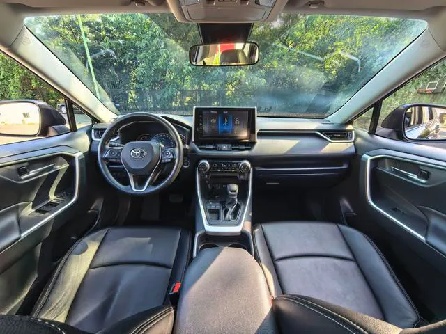 2020 Toyota RAV4 thumbnail 4