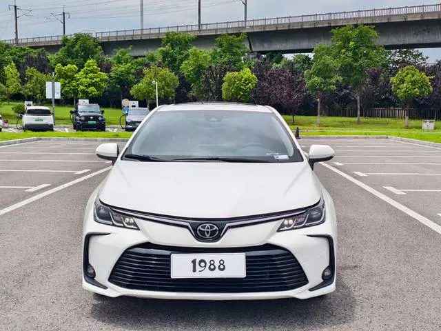 2021 Toyota Corolla thumbnail 2
