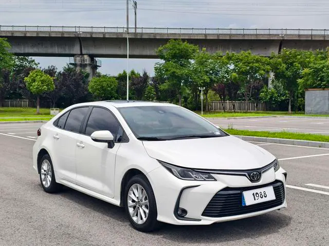 2021 Toyota Corolla thumbnail 3