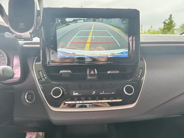 2021 Toyota Corolla thumbnail 5