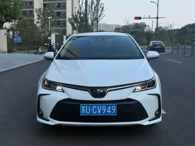 2022 Toyota Corolla thumbnail 2