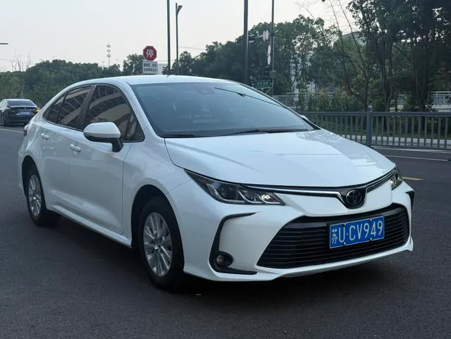 2022 Toyota Corolla thumbnail 3