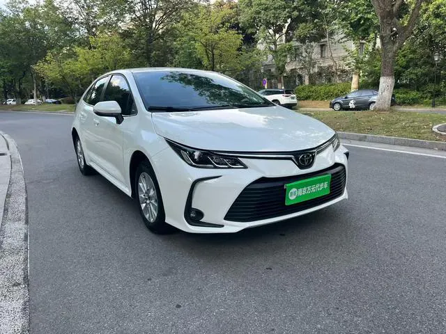 2023 Toyota Corolla thumbnail 3