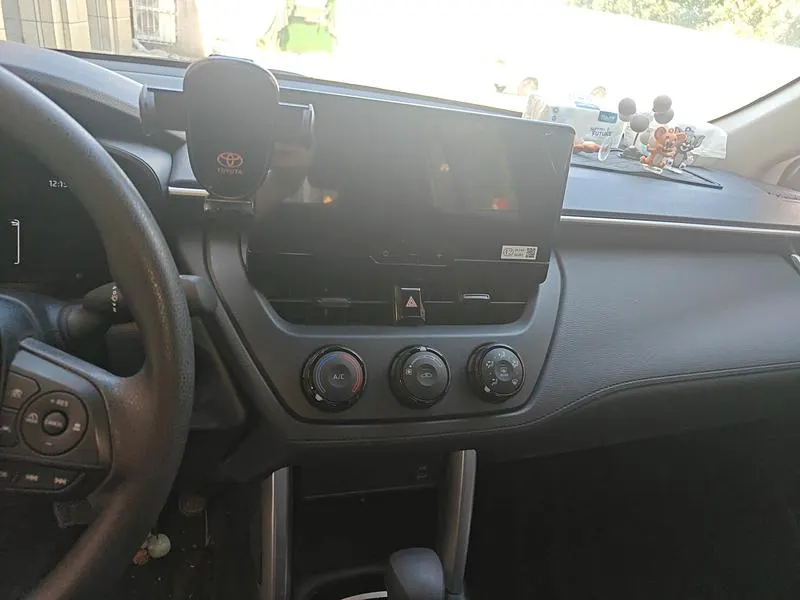 2024 Toyota Corolla Cross thumbnail 8