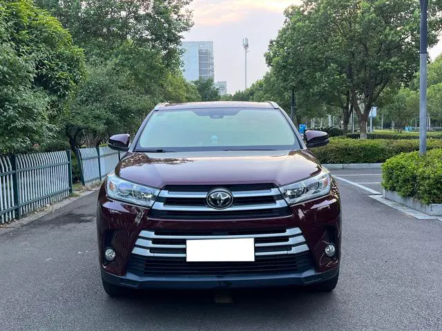 2018 Toyota Highlander thumbnail 2