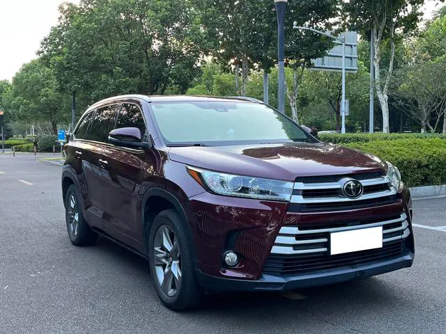 2018 Toyota Highlander thumbnail 3