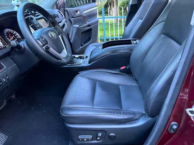 2018 Toyota Highlander thumbnail 5