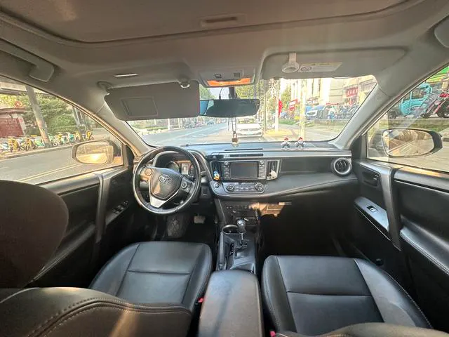 2019 Toyota RAV4 thumbnail 4