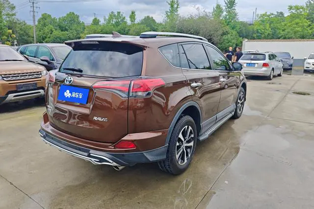 2018 Toyota RAV4 thumbnail 3