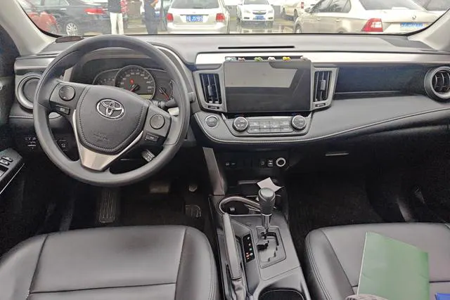 2018 Toyota RAV4 thumbnail 4