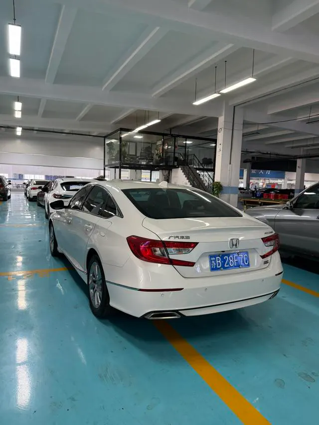 2018 Honda Accord thumbnail 3