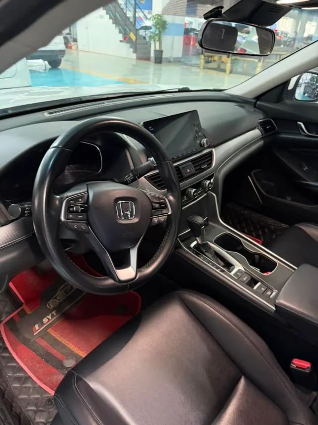 2018 Honda Accord thumbnail 4