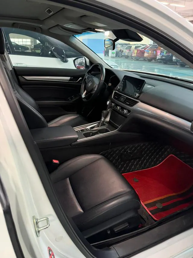 2018 Honda Accord thumbnail 5