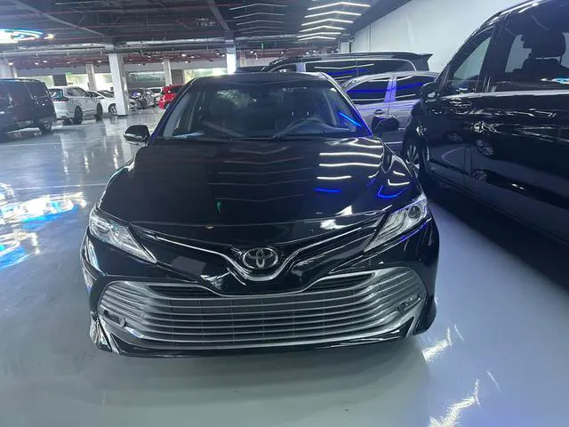 2019 Toyota Camry thumbnail 2