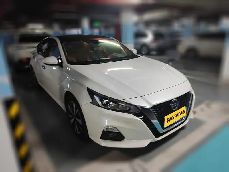 2019 Nissan Altima thumbnail 3