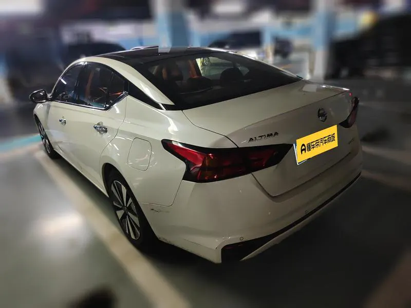 2019 Nissan Altima thumbnail 4