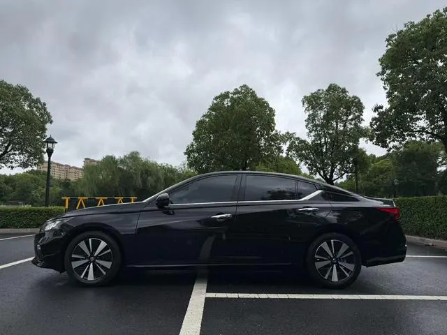 2021 Nissan Teana thumbnail 3