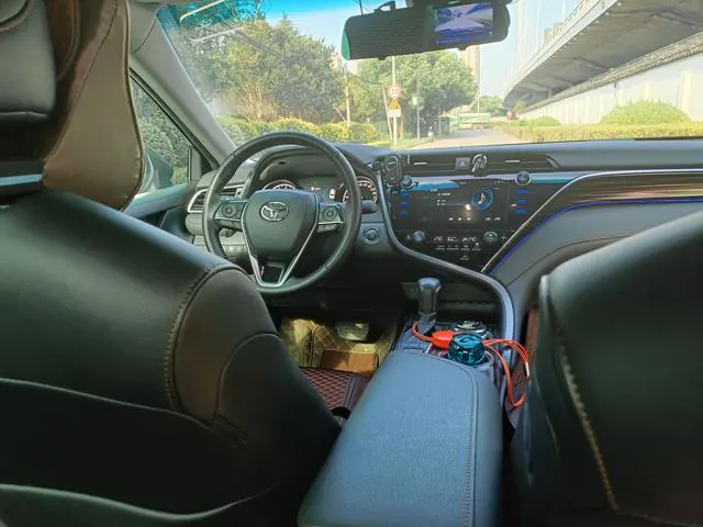 2019 Toyota Camry thumbnail 4