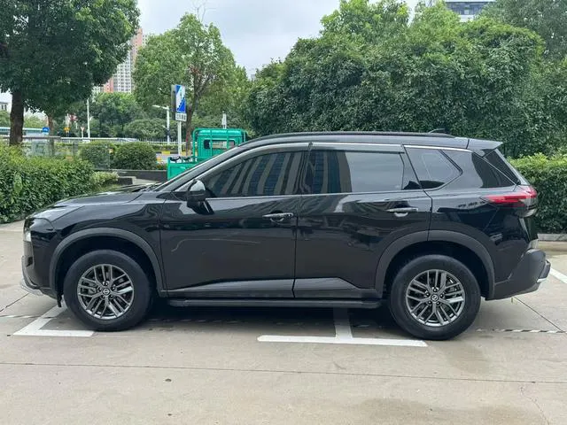 2022 Nissan X-Trail thumbnail 3