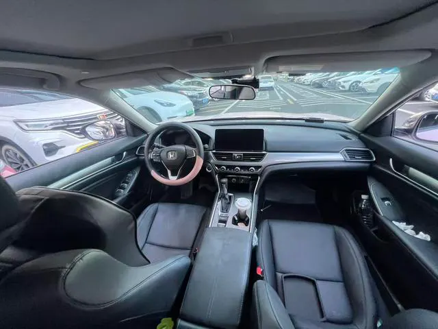 2022 Honda Accord thumbnail 4