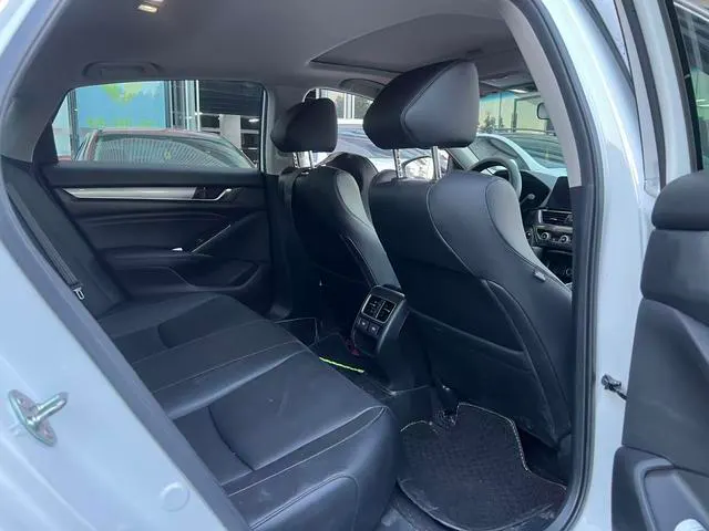 2022 Honda Accord thumbnail 5