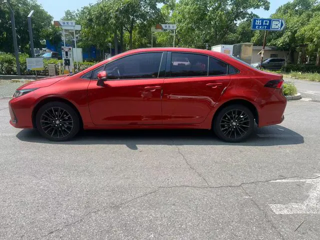 2019 Toyota Corolla thumbnail 3