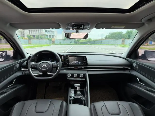 2023 Hyundai Elantra thumbnail 4