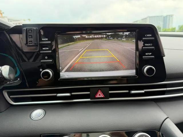 2023 Hyundai Elantra thumbnail 5
