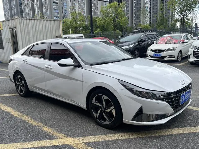 2021 Hyundai Elantra thumbnail 3