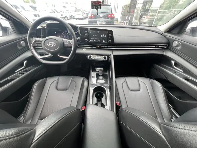 2021 Hyundai Elantra thumbnail 4