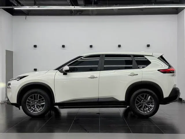 2021 Nissan X-Trail thumbnail 3