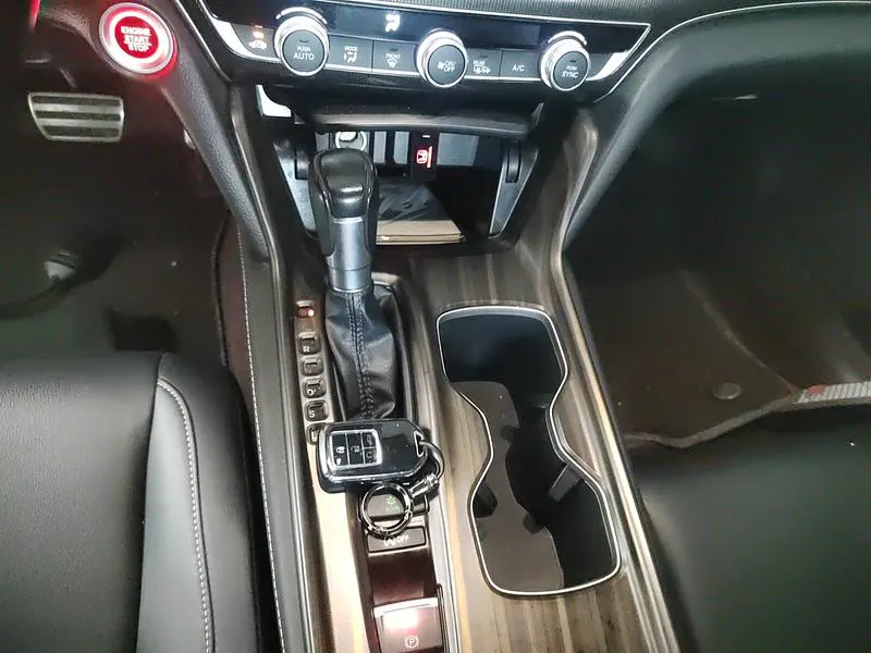 2022 Honda Accord thumbnail 9