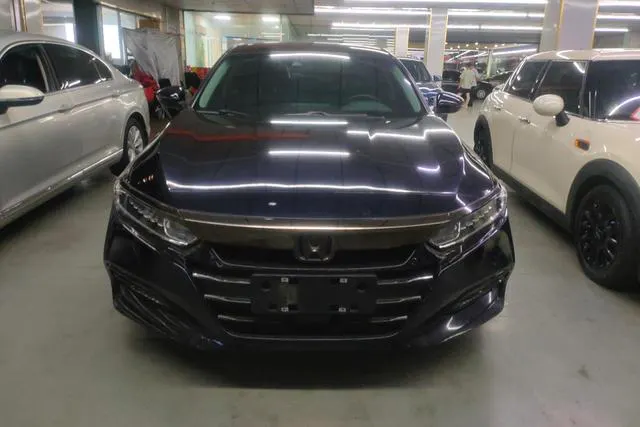 2021 Honda Accord thumbnail 2