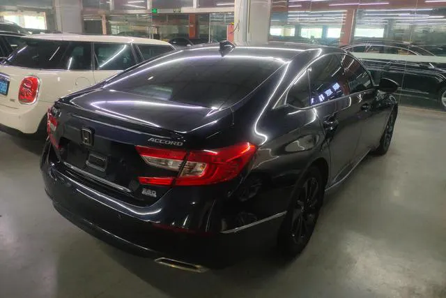 2021 Honda Accord thumbnail 3