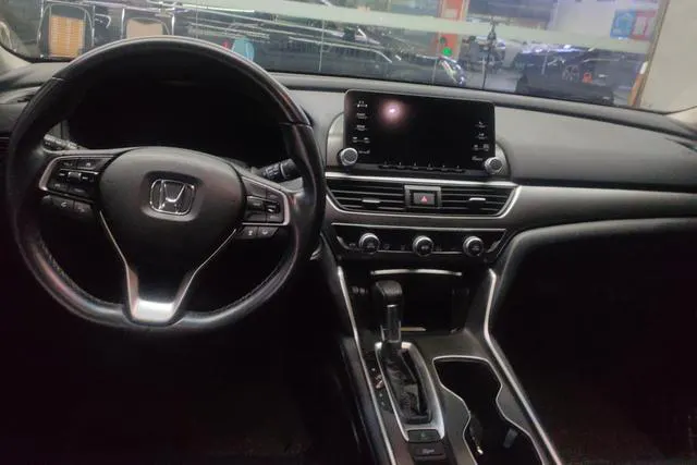 2021 Honda Accord thumbnail 4