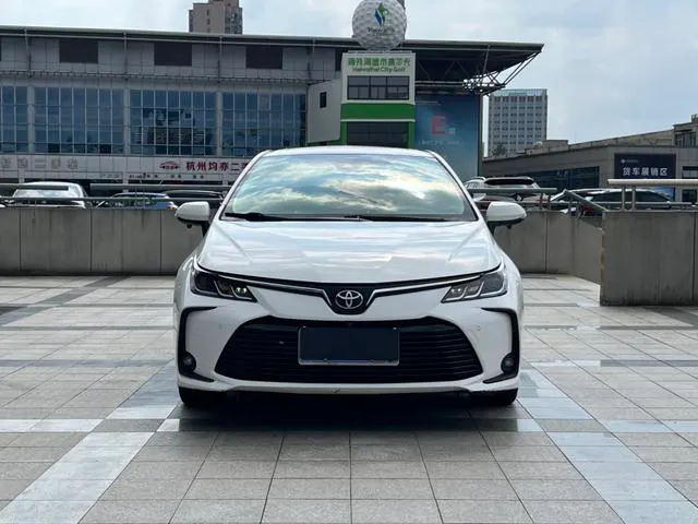 2021 Toyota Corolla thumbnail 2