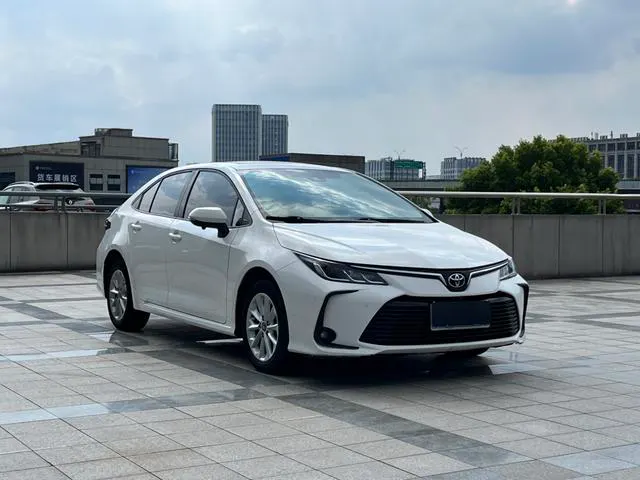 2021 Toyota Corolla thumbnail 3
